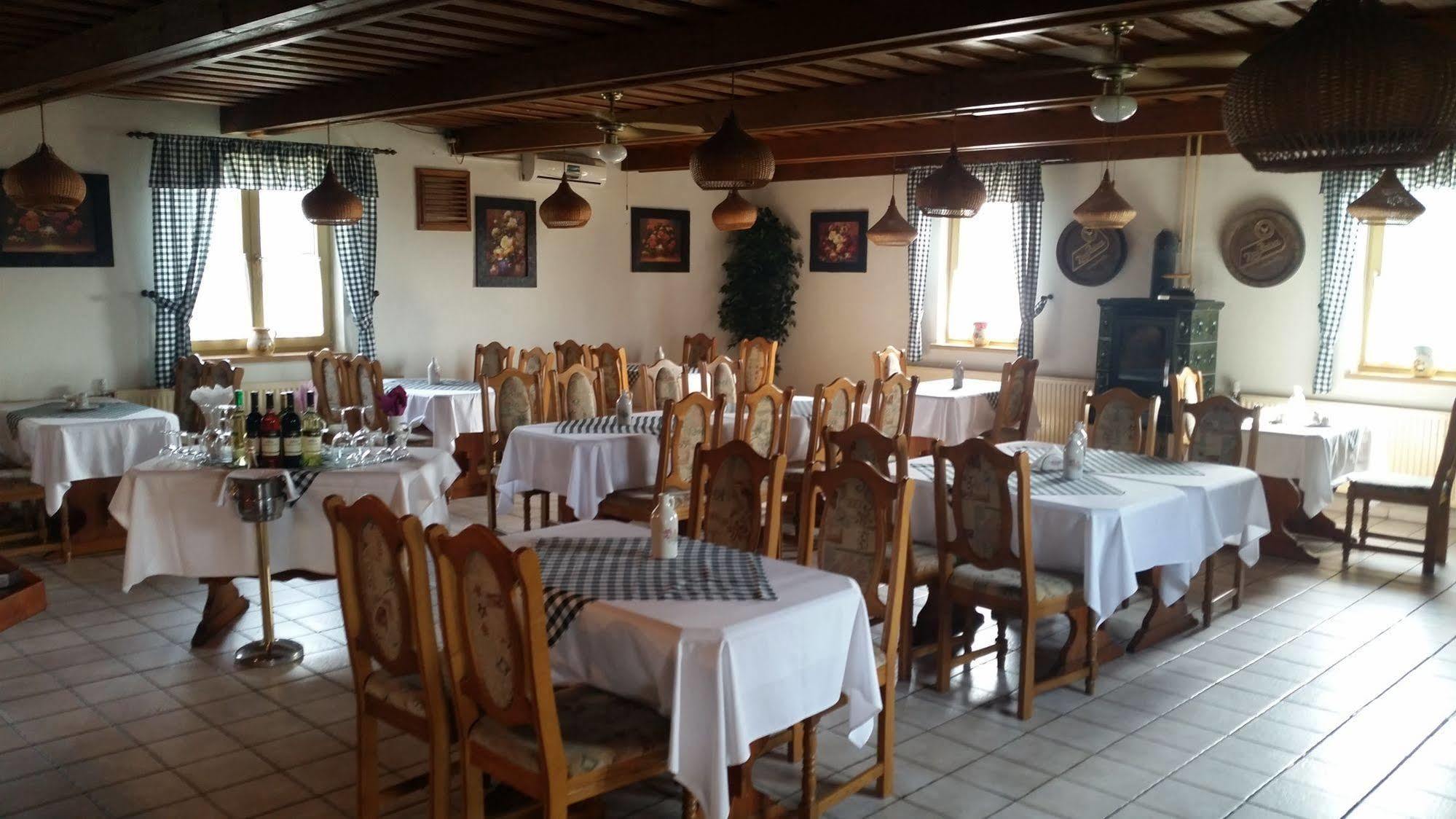 Hotel Carpatia Братислава Екстериор снимка