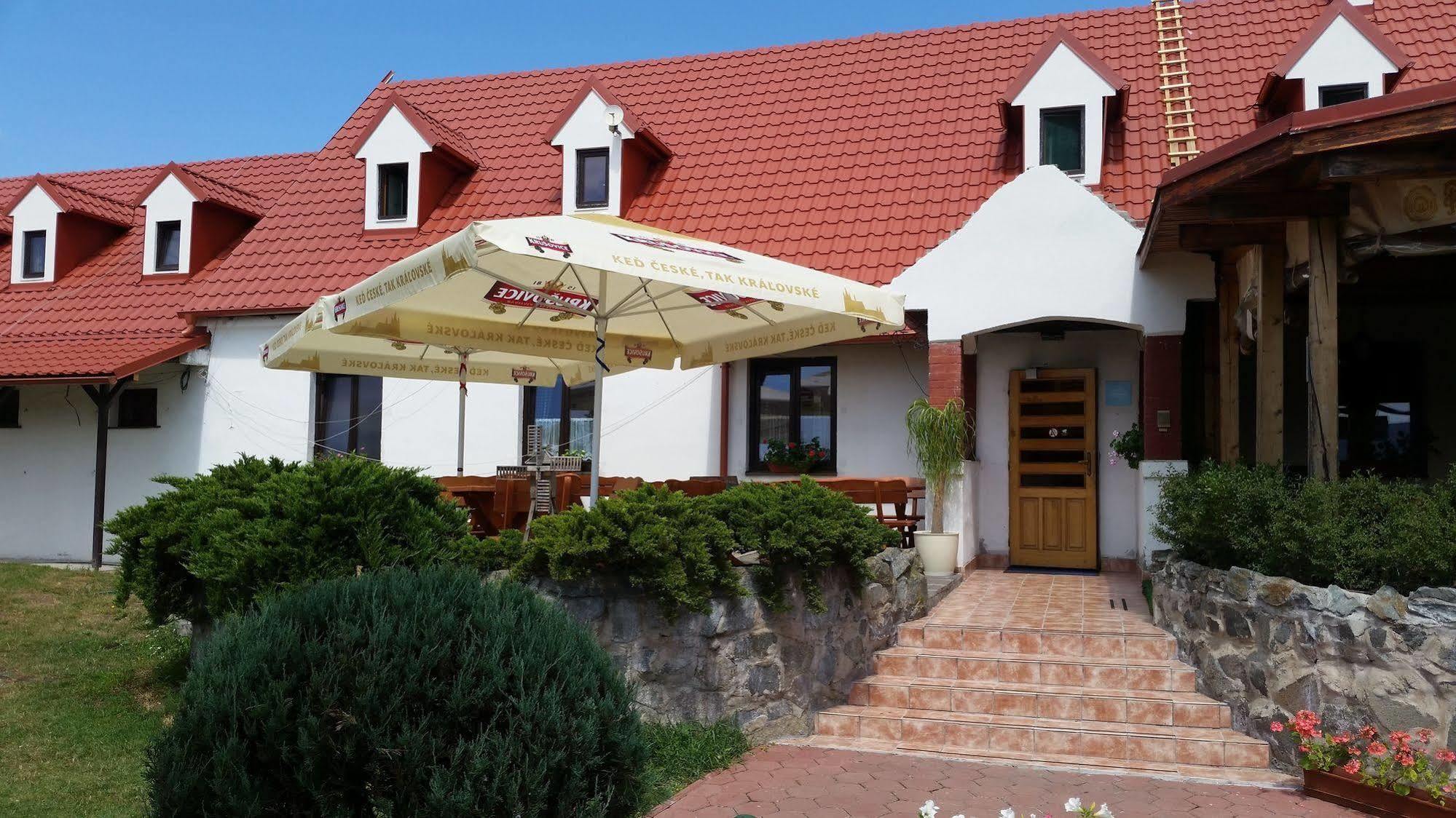 Hotel Carpatia Братислава Екстериор снимка